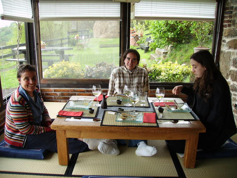 Nacho, Elena y Aida en el restaurante japonés de Fuente la Lloba