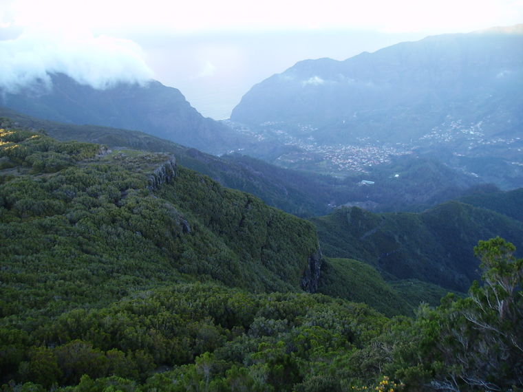 El pueblo de San Vicente en Madeira visto desde Rabaçal