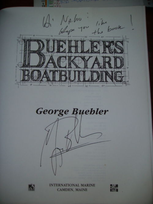Portada interior del libro Buehlers Backyard Boatbuilding con dedicatoria del autor