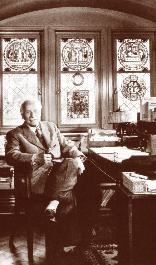 Jung en su estudio