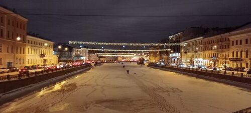 El río Nevá convertido en avenida peatonal a su paso por San Petersburgo