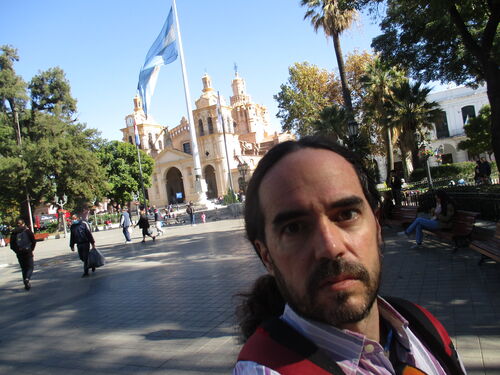 7 de junio de 2022: delante de la catedral de Córdoba en Argentina