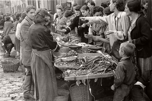 Mercado de comida en el gueto de Varsovia (1941)