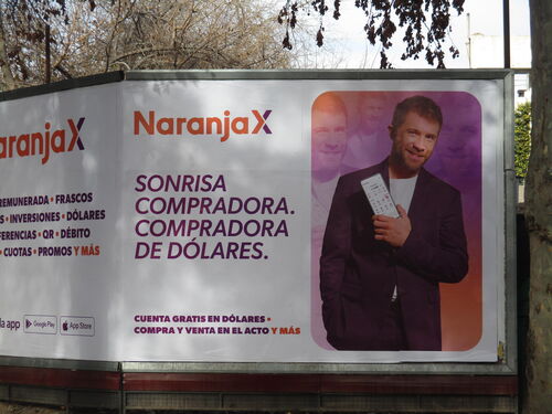 Intento desesperado por convencer a los argentinos de que abandonen los dólares en efectivo