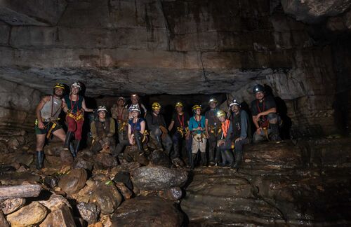 Arco supuestamente artificial en la cueva de los Tayos