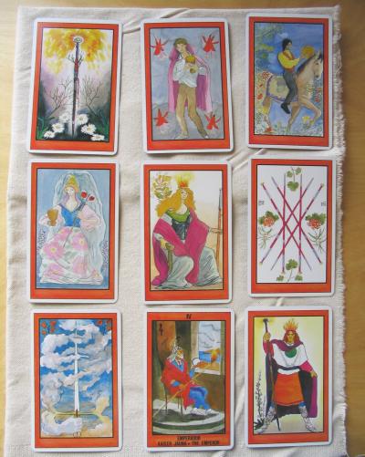 Ejemplo de tirada de cartas con 9 cartas de Tarot